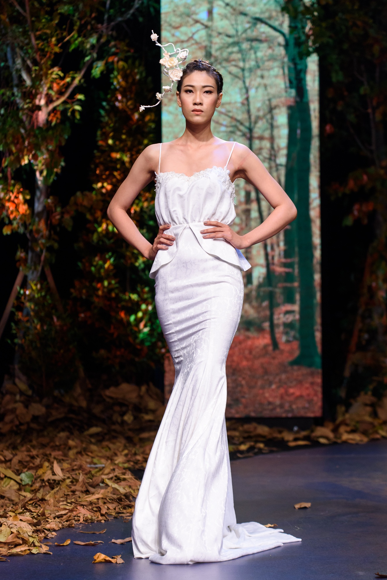 Minh Trieu dien vay cuoi anh 10