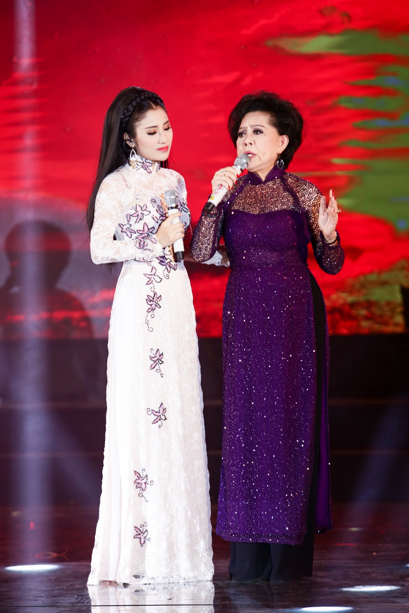 A quan The Voice ung ho chi gai ra mat dem nhac bolero anh 6