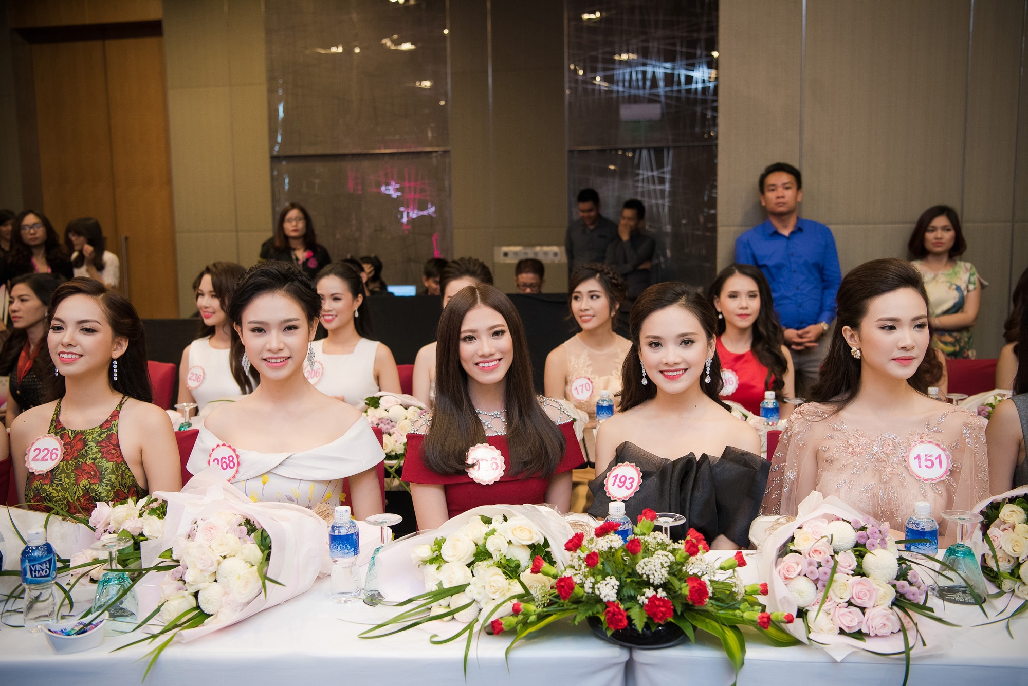 Nguoi dep HHVN khoe sac o hop bao truoc chung ket anh 1