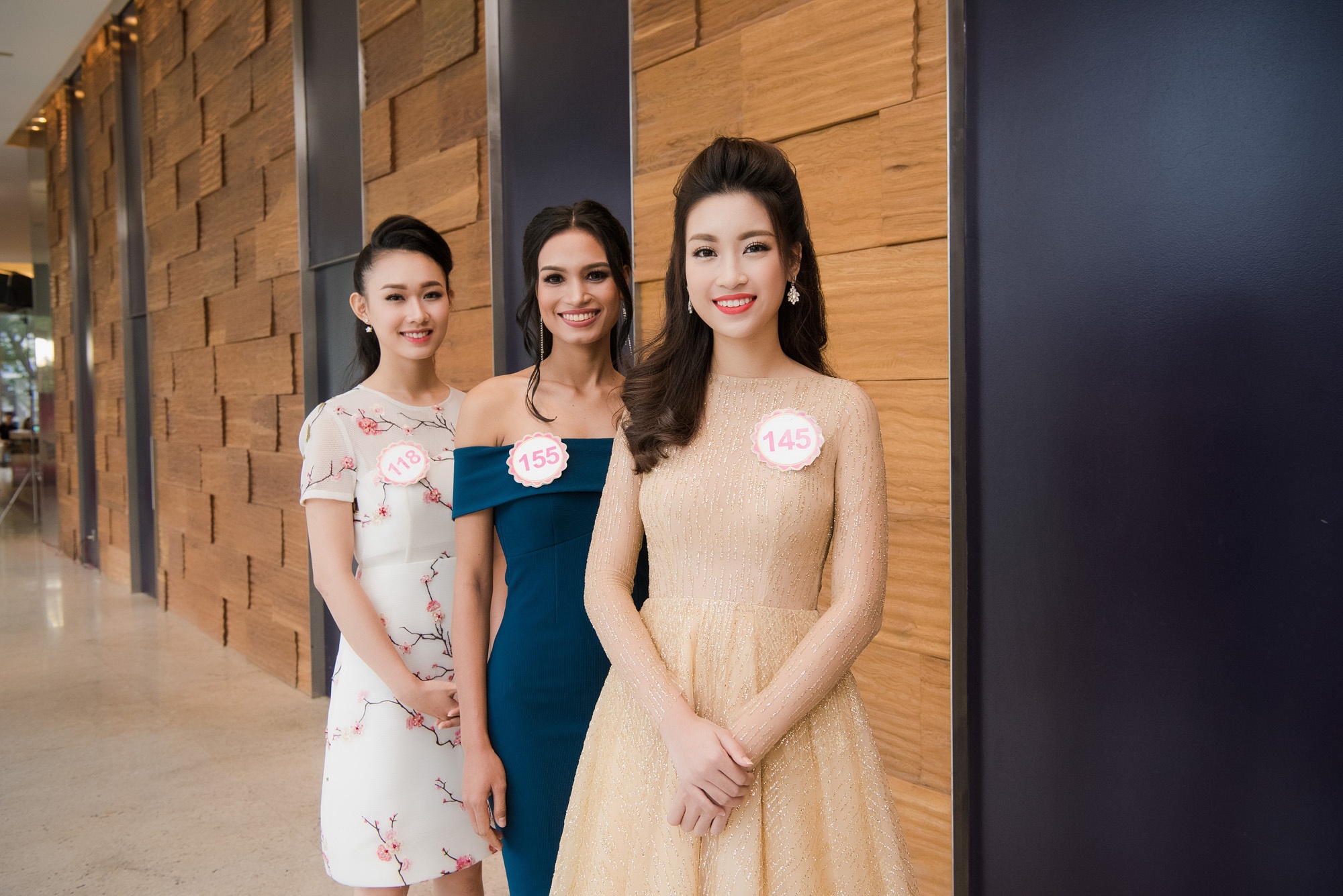 Nguoi dep HHVN khoe sac o hop bao truoc chung ket anh 2