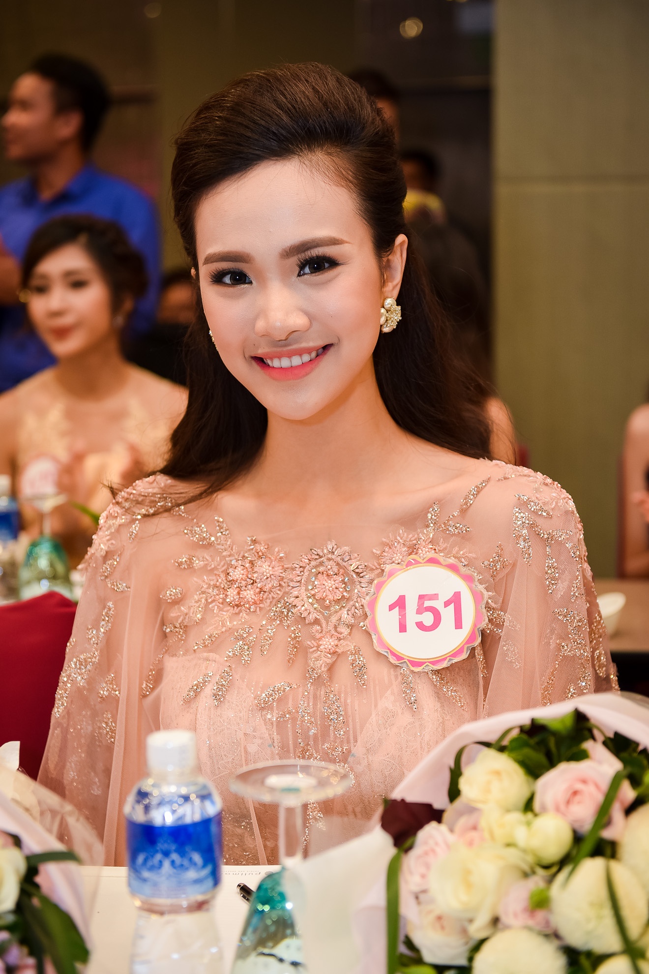 Nguoi dep HHVN khoe sac o hop bao truoc chung ket anh 4