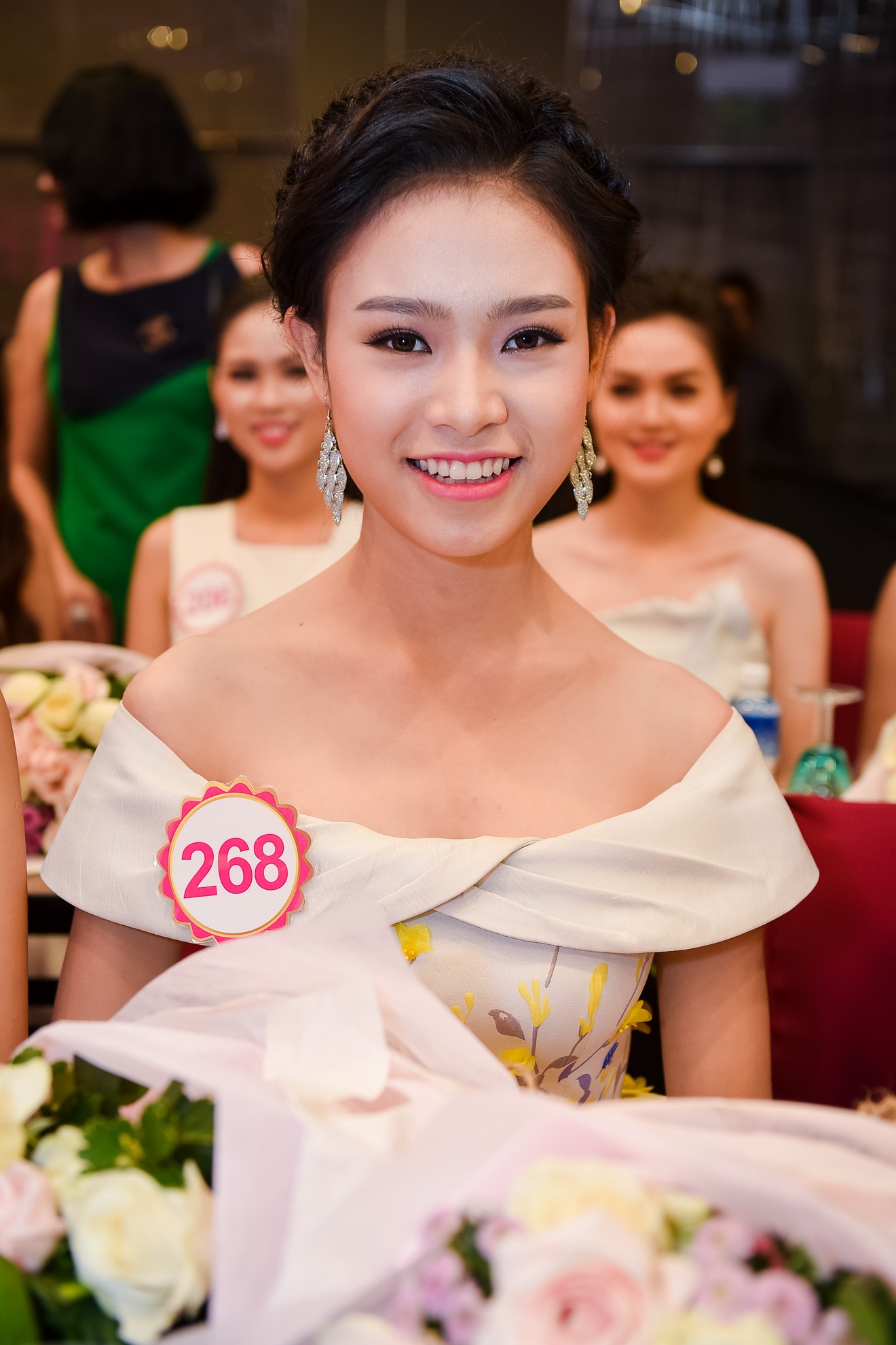 Nguoi dep HHVN khoe sac o hop bao truoc chung ket anh 8