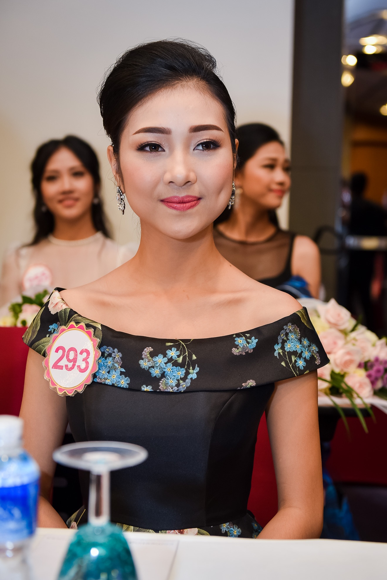 Nguoi dep HHVN khoe sac o hop bao truoc chung ket anh 9