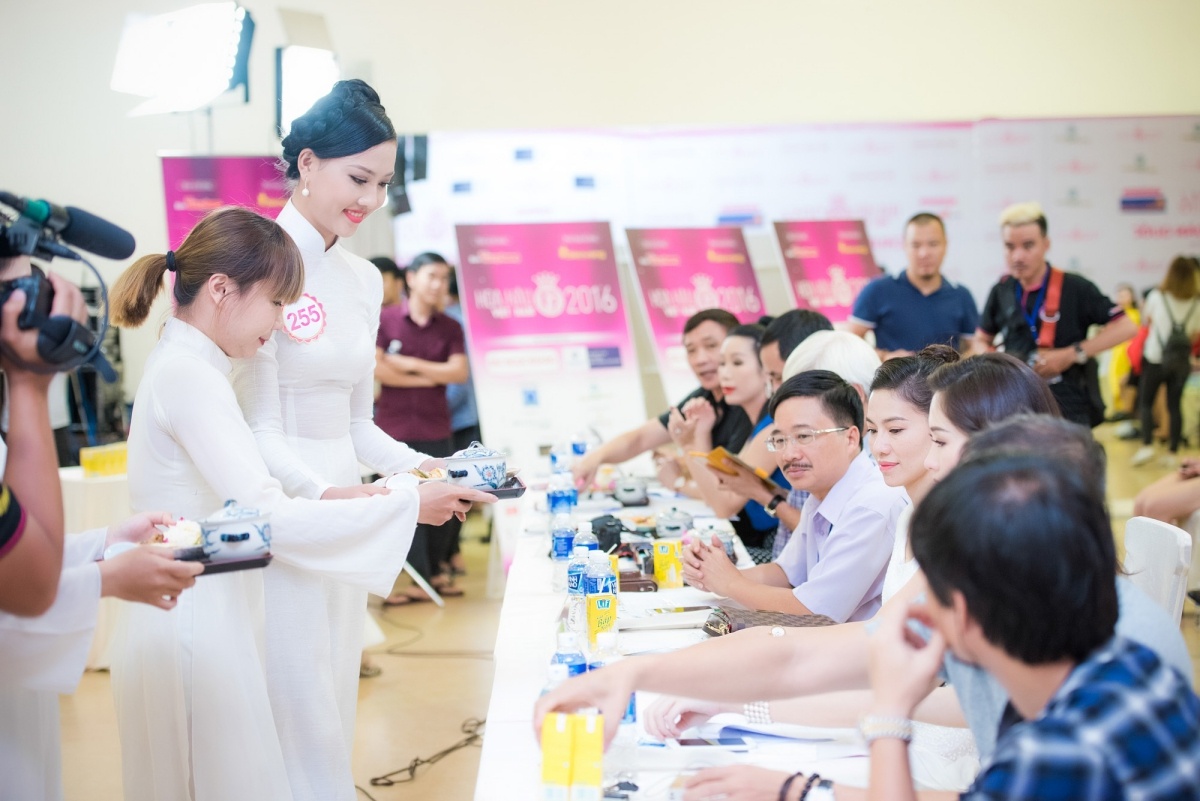 Dang Thu Thao bat khoc truoc phan thi tai nang cua dan em anh 14