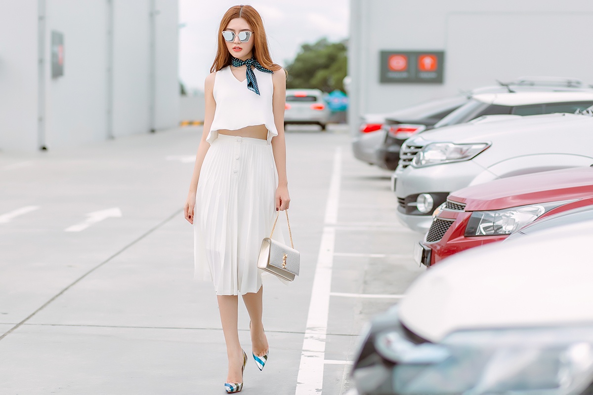 Ngoc Duyen diu dang sac trang xuong pho anh 1