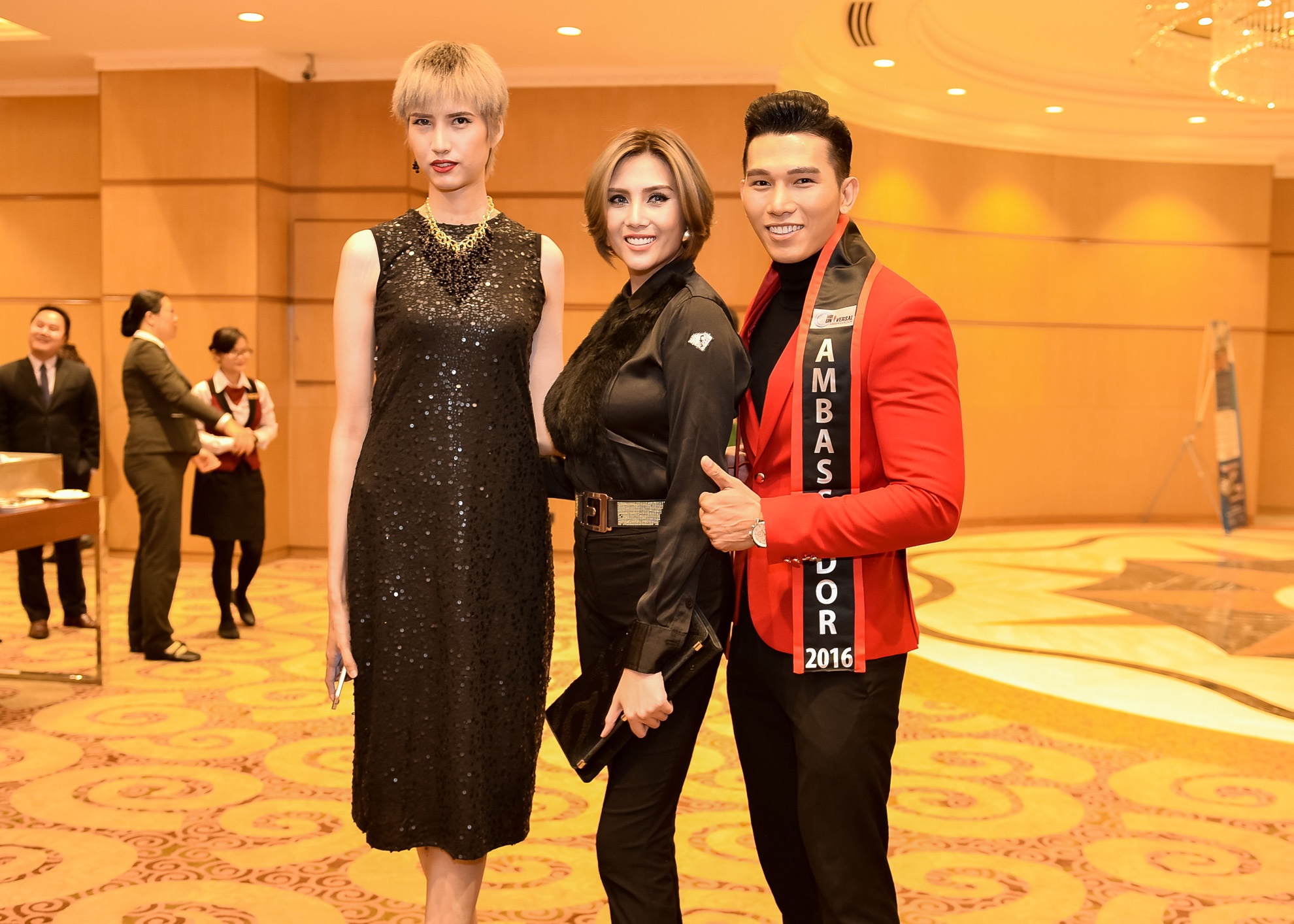 Pham Huong chinh vay ao cho hoc tro o su kien anh 7