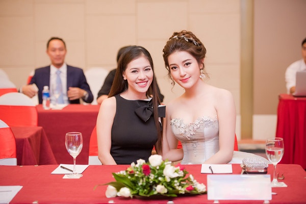 Hoa hậu Việt Nam bán vé 25 triệu đồng ảnh 2 Hoa hau Viet Nam ban ve 25 trieu dong anh 2