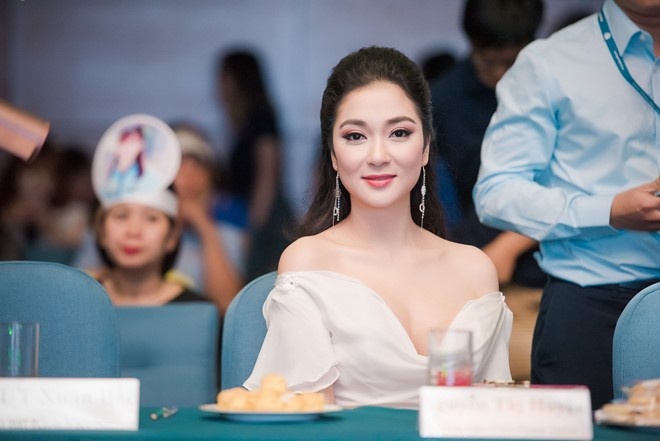 Hoa hậu Việt Nam bán vé 25 triệu đồng ảnh 4 Hoa hau Viet Nam ban ve 25 trieu dong anh 4