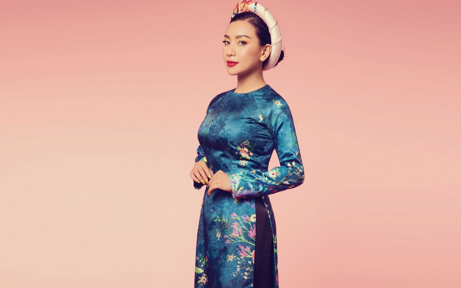 Y Phung dien ao dai duyen dang anh 2