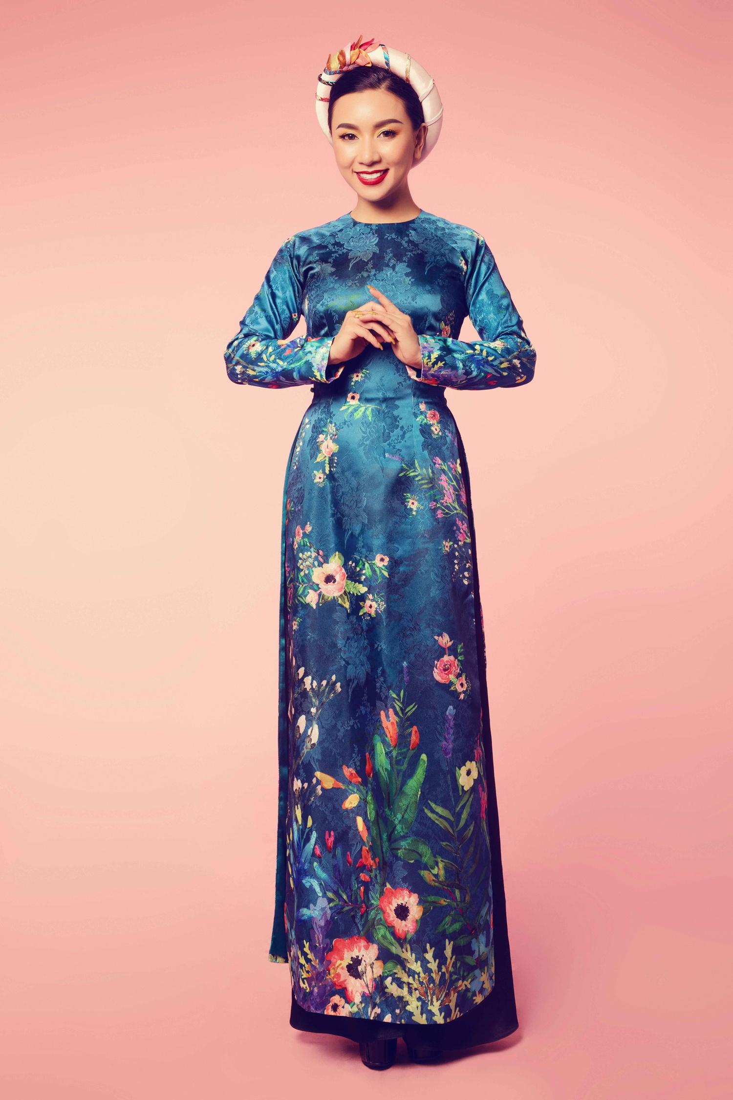 Y Phung dien ao dai duyen dang anh 3