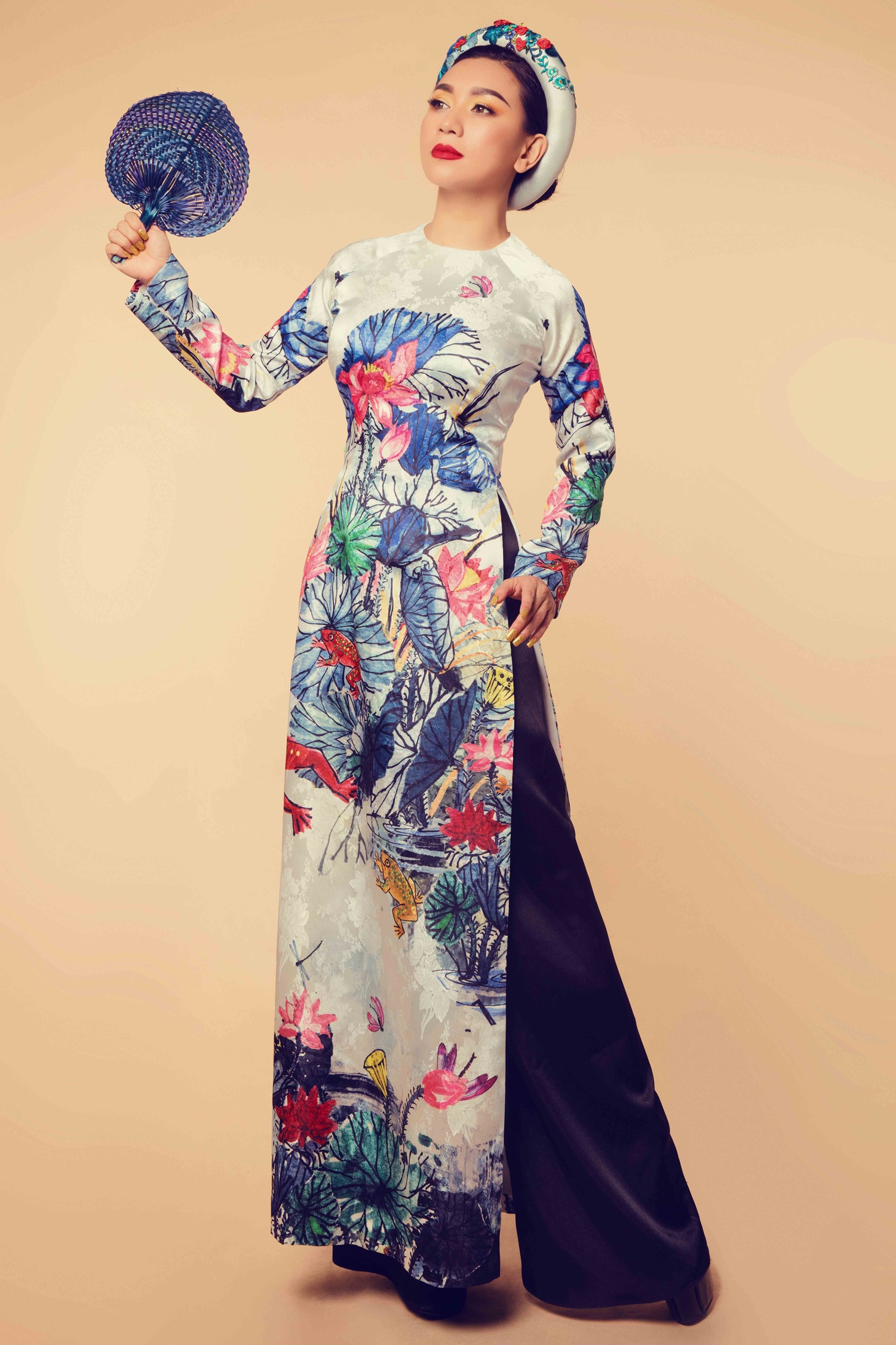 Y Phung dien ao dai duyen dang anh 4