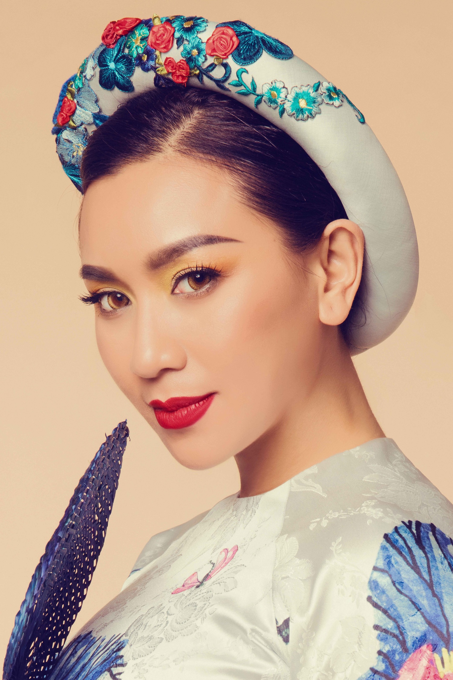 Y Phung dien ao dai duyen dang anh 6