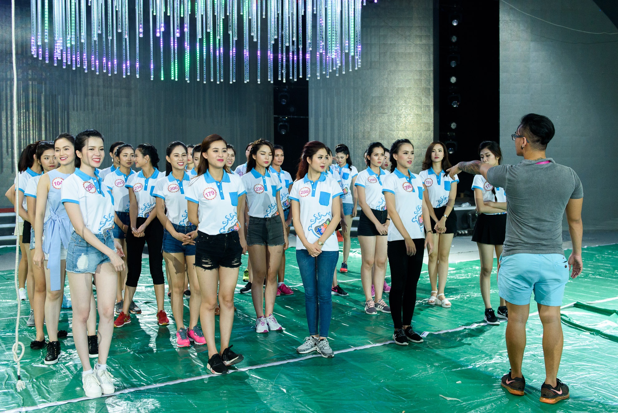 Thi sinh HHVN gap rut tap luyen truoc dem chung ket anh 1