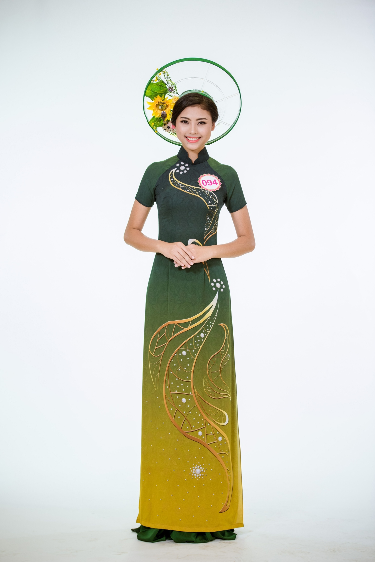 Ung vien tiem nang HHVN duyen dang trong ta ao dai anh 4