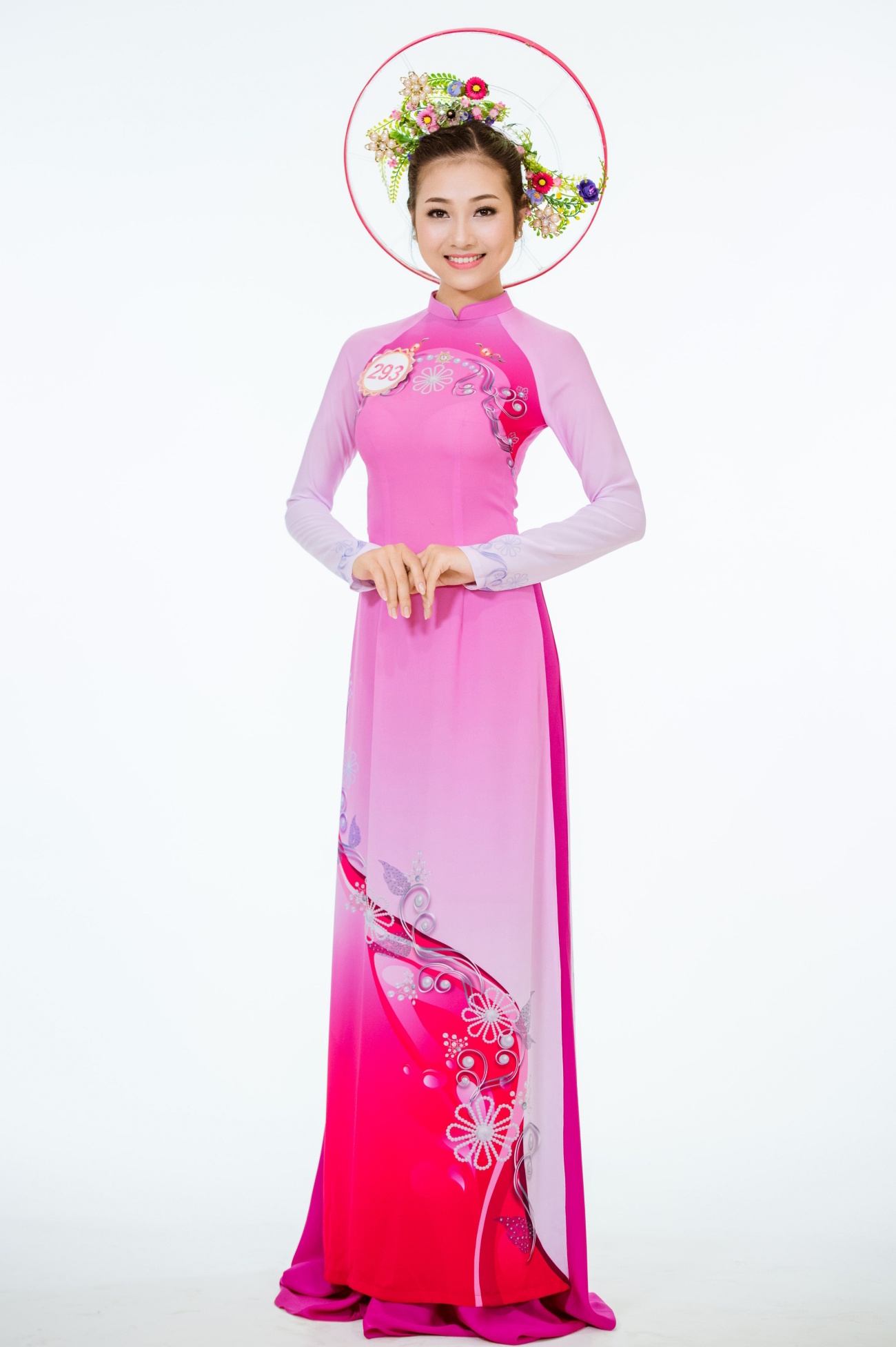 Ung vien tiem nang HHVN duyen dang trong ta ao dai anh 2