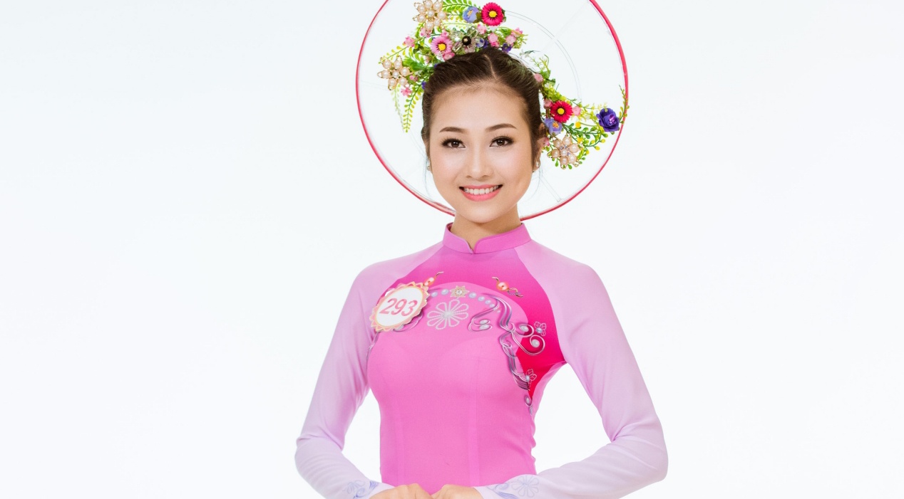 Nguoi dep HHVN duyen dang trong ta ao dai hinh anh