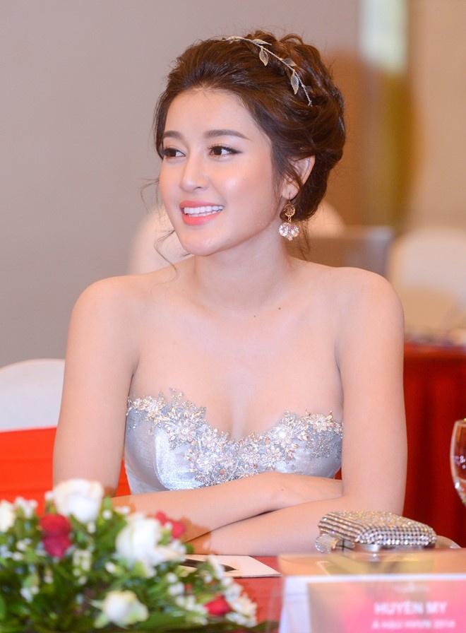 A hau Huyen My cho doi chung ket HHVN anh 3