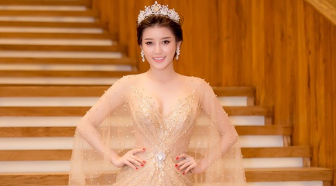 7 nguoi dep mac dang cap o su kien tuan qua hinh anh