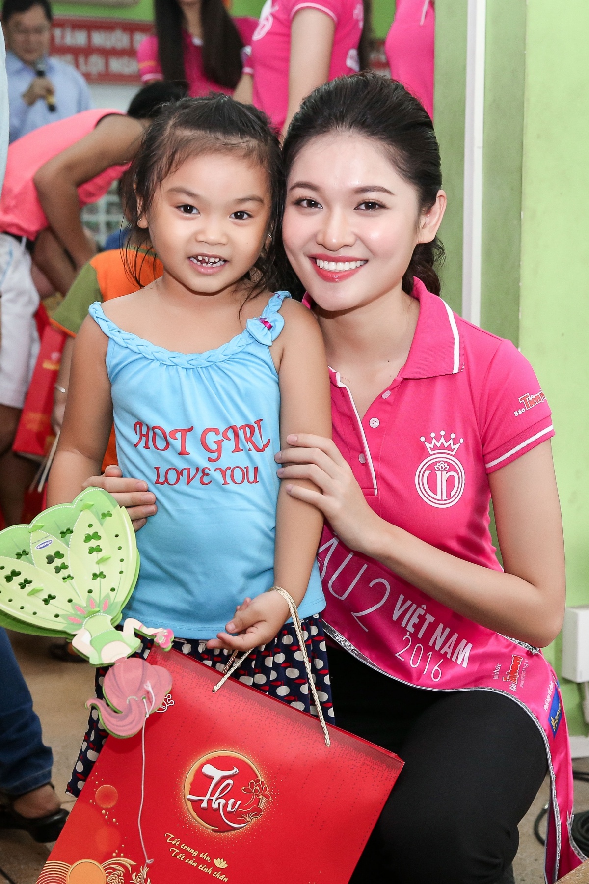 Hoa hau My Linh don trung thu som cung tre mo coi anh 4