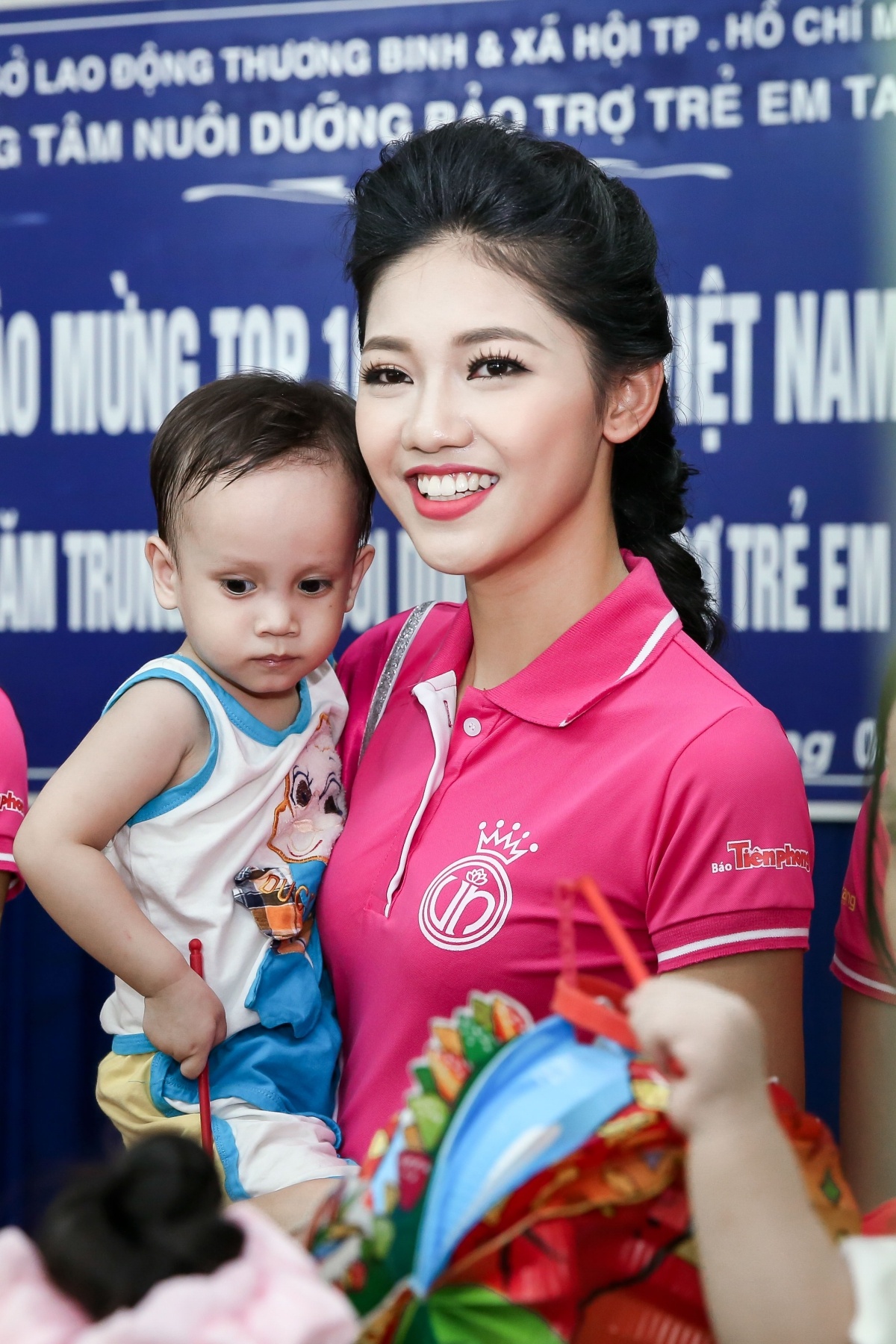 Hoa hau My Linh don trung thu som cung tre mo coi anh 5