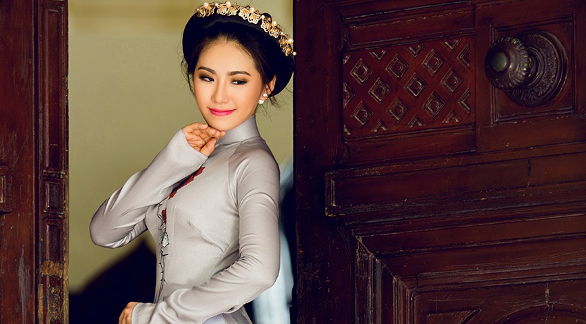 Luong Bich Huu duyen dang trong ta ao dai hinh anh