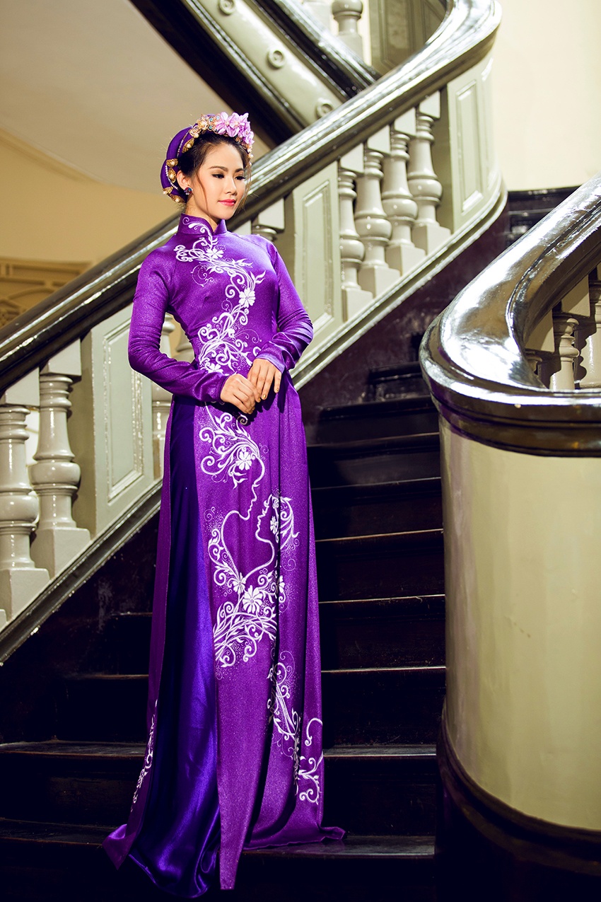 Luong Bich Huu duyen dang trong ta ao dai hoa tiet anh 2