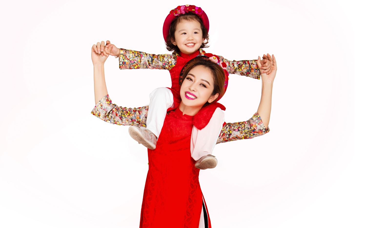 Jennifer Phạm và con gái diện áo dài ảnh 5 Jennifer Pham va con gai dien ao dai anh 5