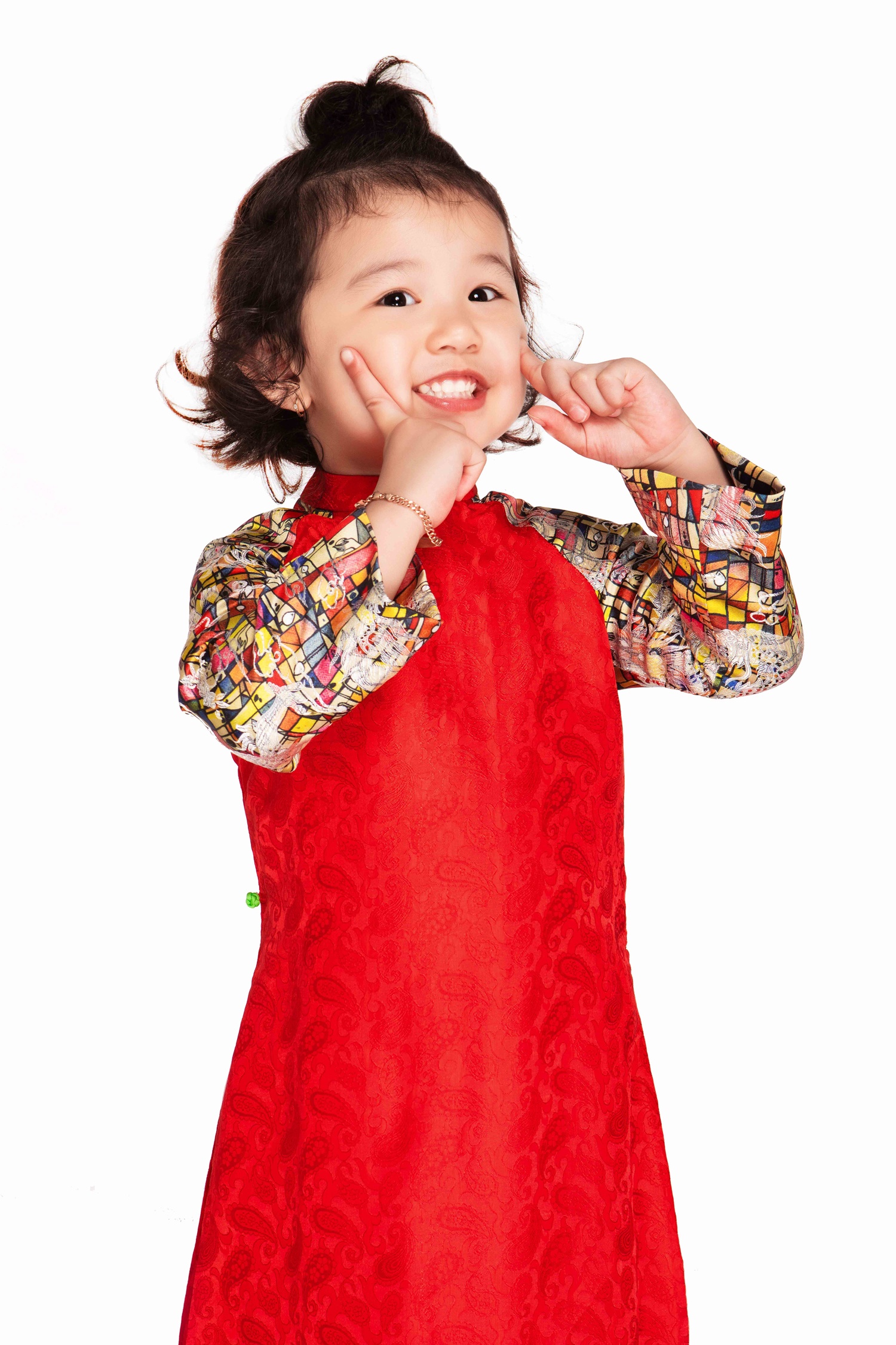 Jennifer Phạm và con gái diện áo dài ảnh 6 Jennifer Pham va con gai dien ao dai anh 6