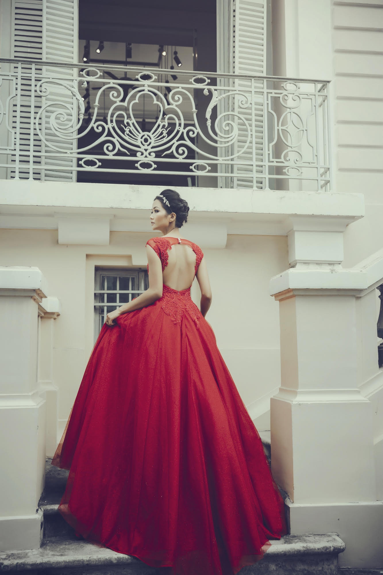 H'Hen Niê diện váy cưới quyến rũ ảnh 7 H'Hen Nie dien vay cuoi quyen ru anh 7