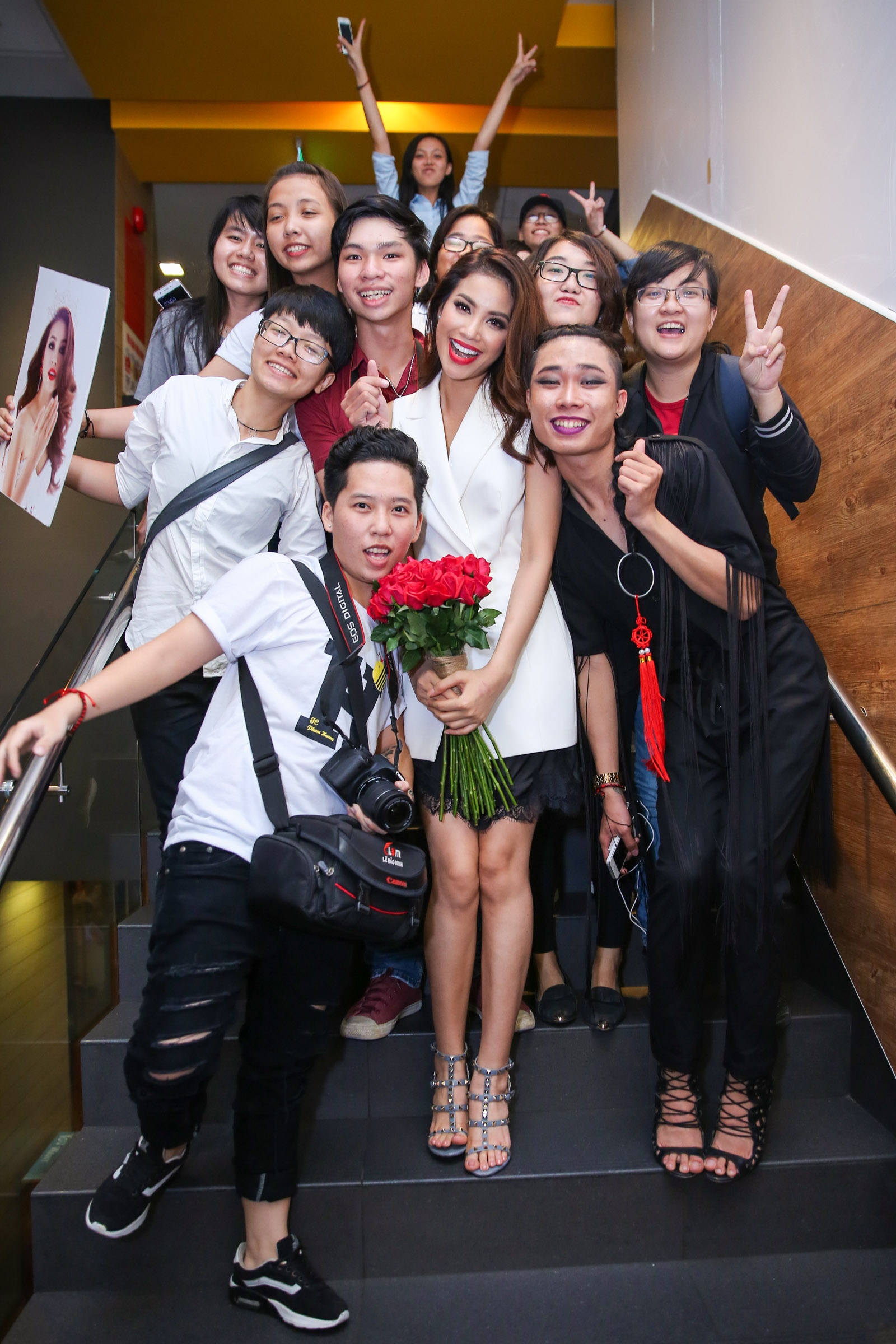 Pham Huong don sinh nhat cung fan anh 8