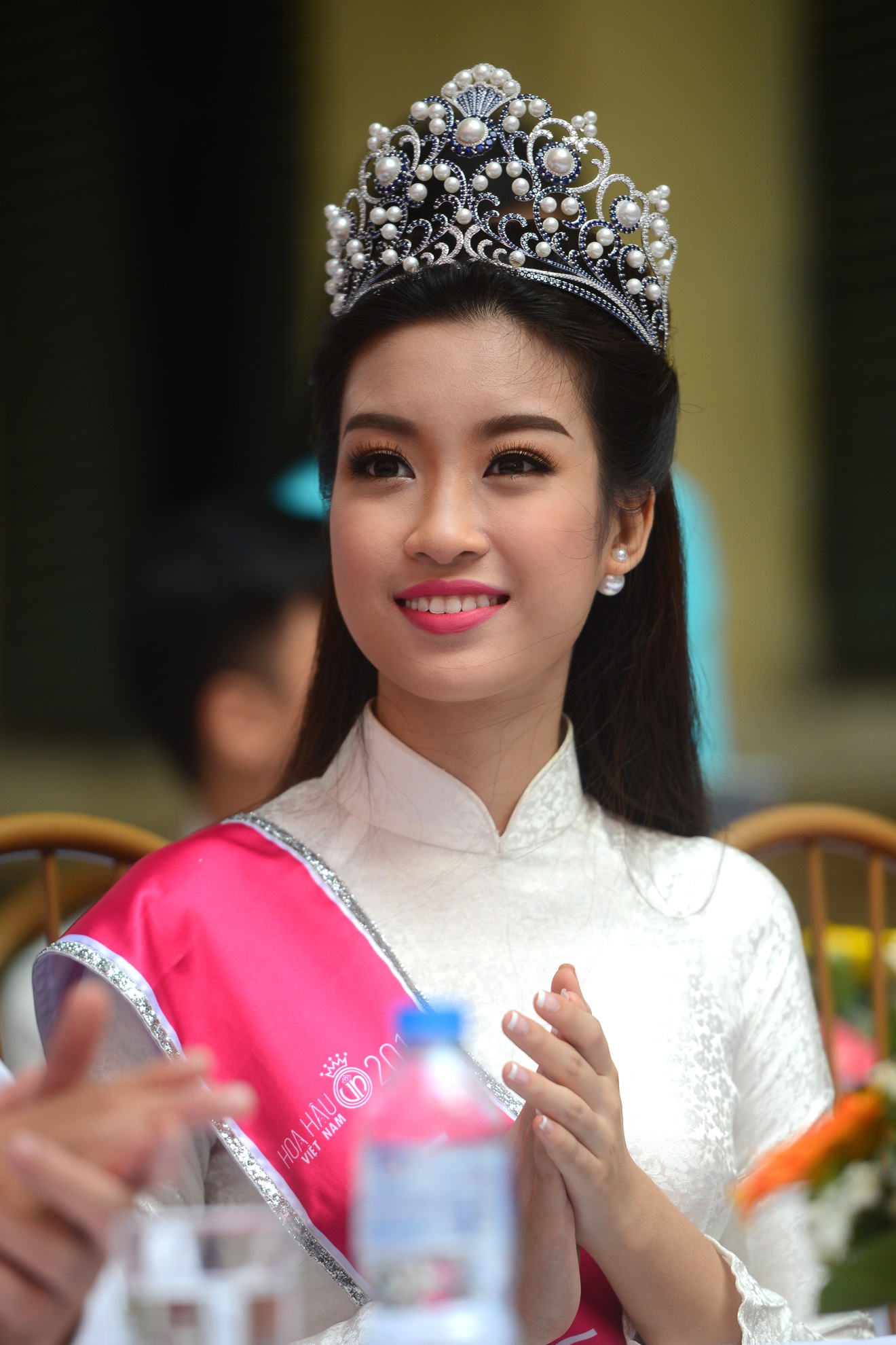 Hoa hau My Linh ve truong du khai giang nam hoc moi anh 4