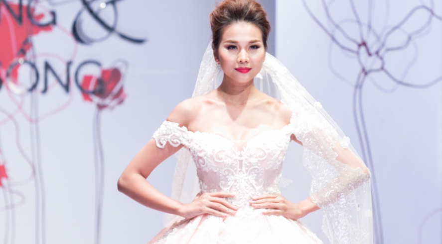 Thanh Hang no luc giu vi tri so mot tren san catwalk hinh anh