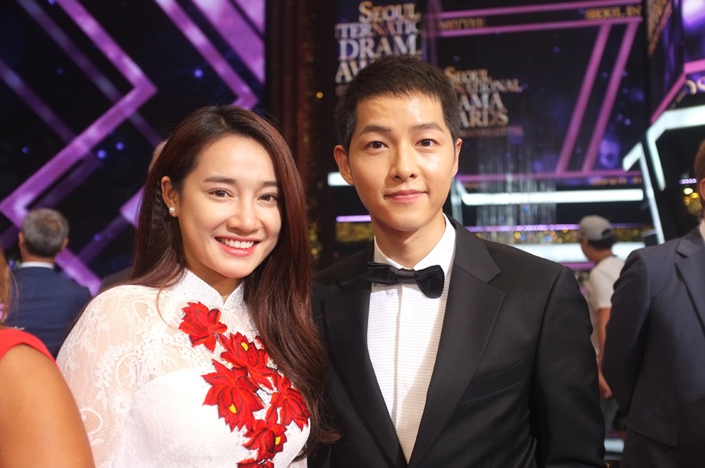 Nha Phuong chup anh cung Song Joong Ki anh 3