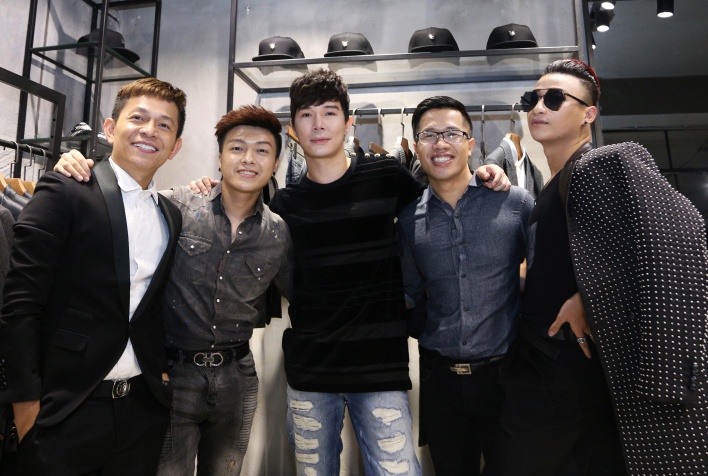 Phan Anh lich lam o su kien anh 6