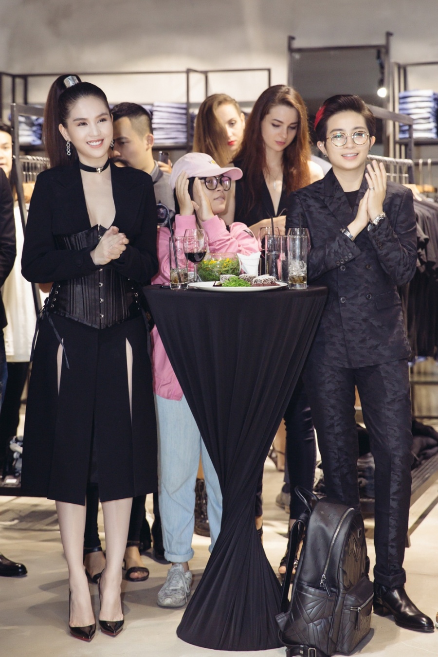 Phan Anh lich lam o su kien anh 8