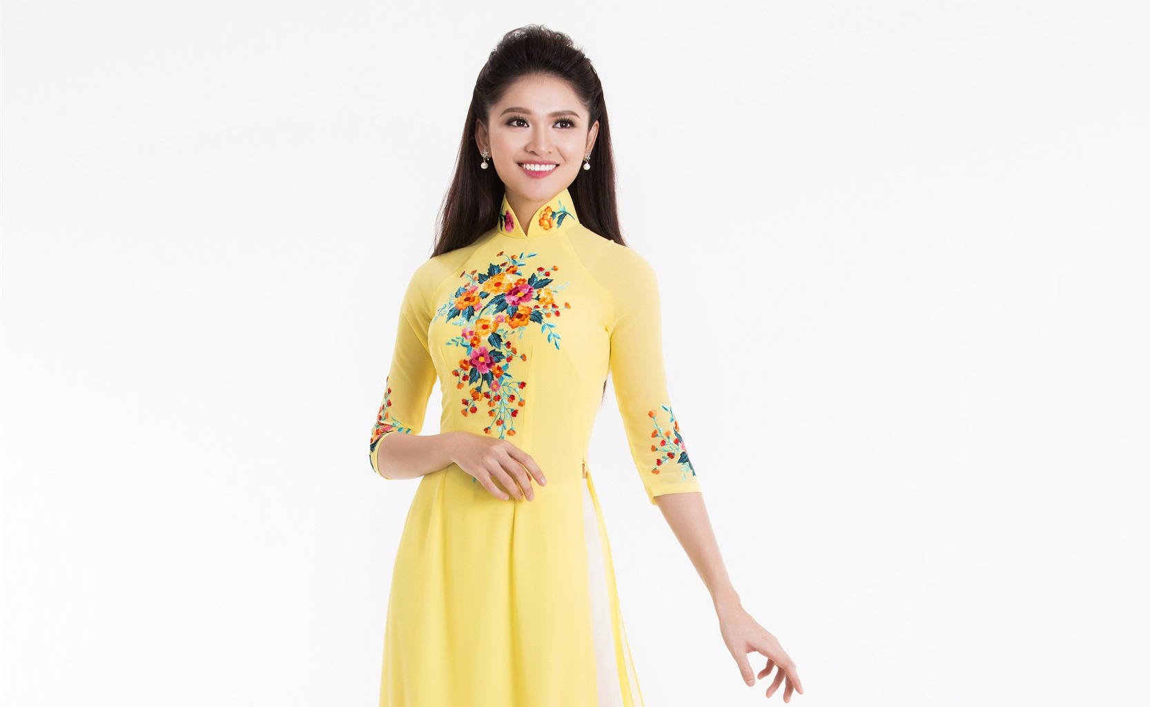 Top 3 Hoa hau Viet Nam duyen dang ao dai pastel anh 4