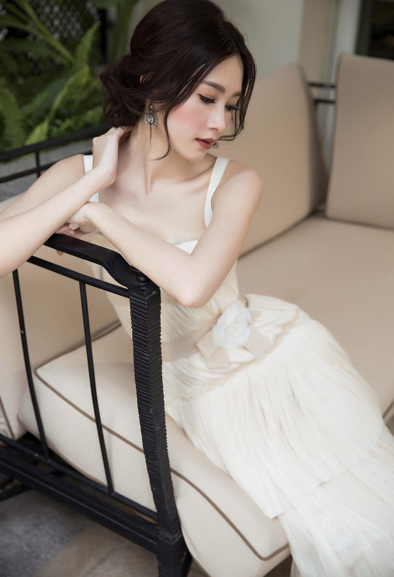 Đặng Thu Thảo diện sắc trắng mong manh ảnh 2 Dang Thu Thao dien sac trang mong manh anh 2