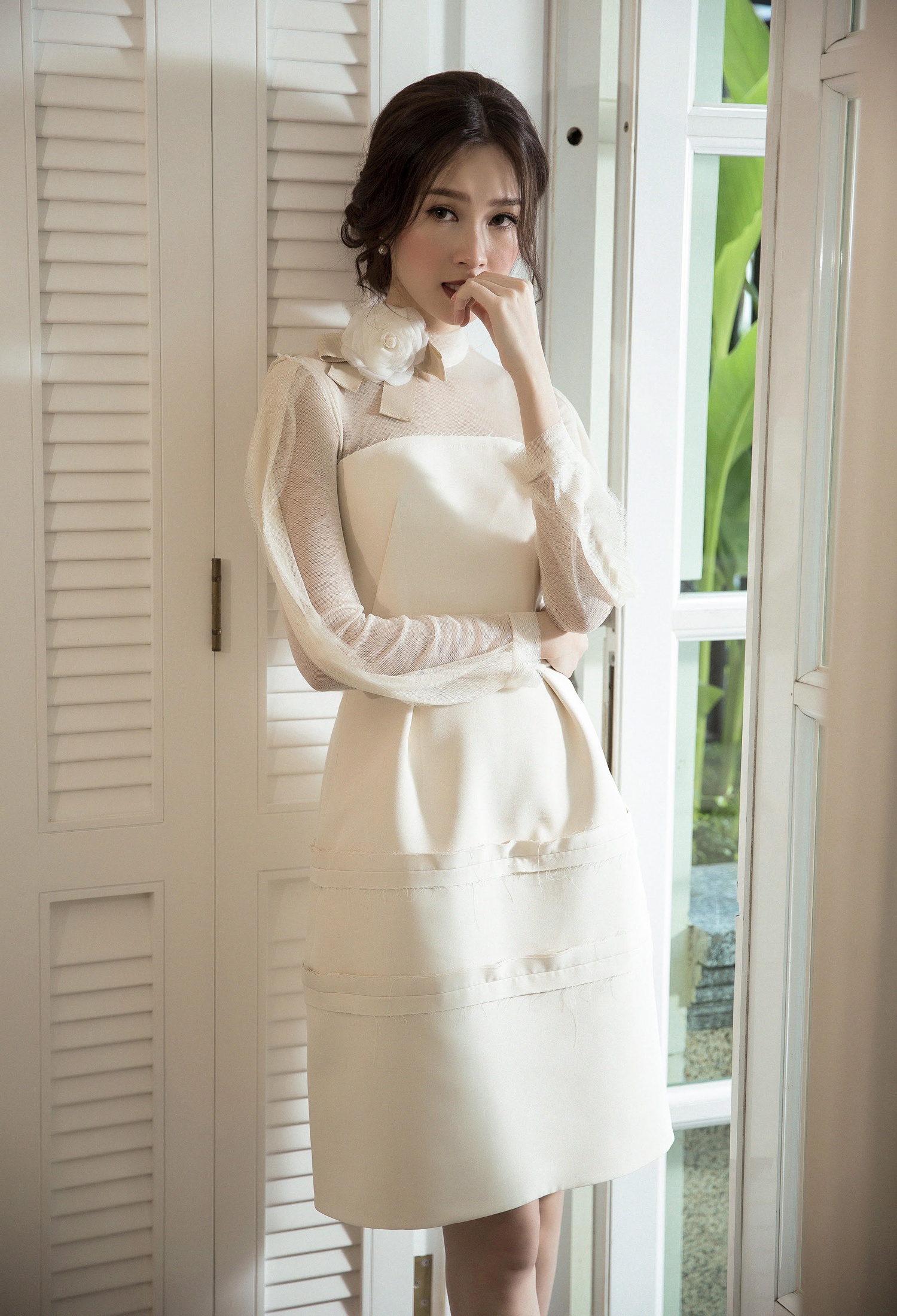Đặng Thu Thảo diện sắc trắng mong manh ảnh 4 Dang Thu Thao dien sac trang mong manh anh 4