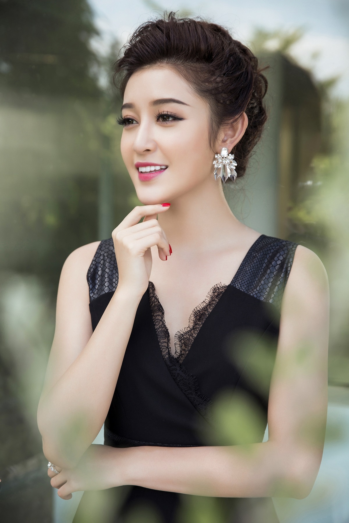 A hau Huyen My dien tong den anh 4