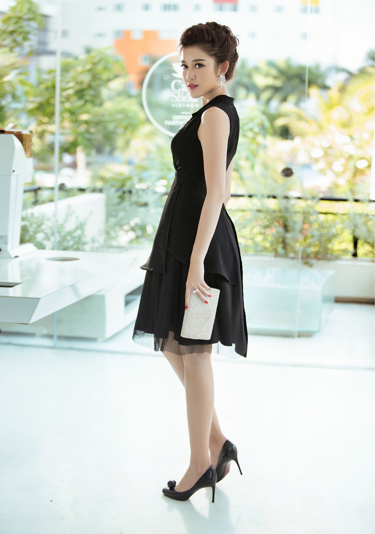 A hau Huyen My dien tong den anh 6