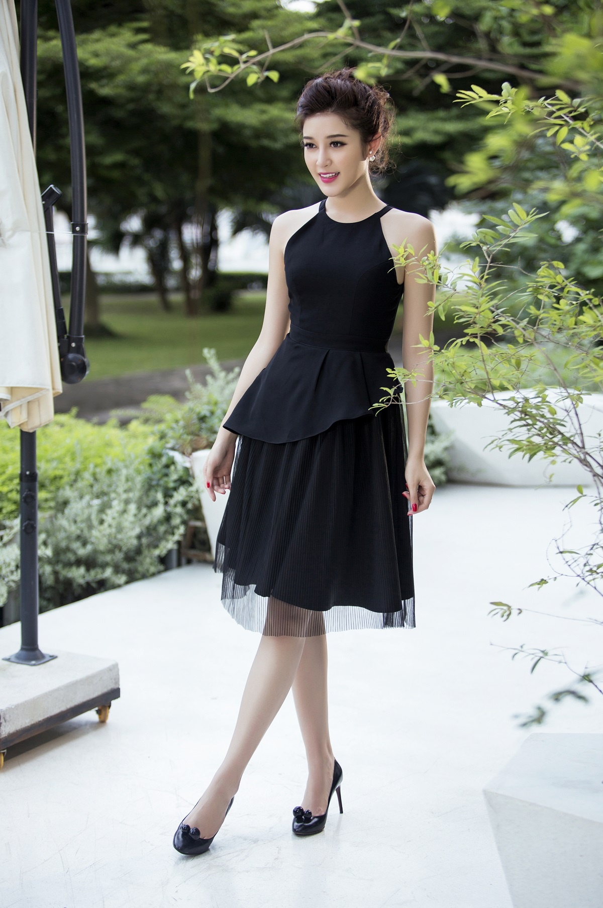 A hau Huyen My dien tong den anh 7