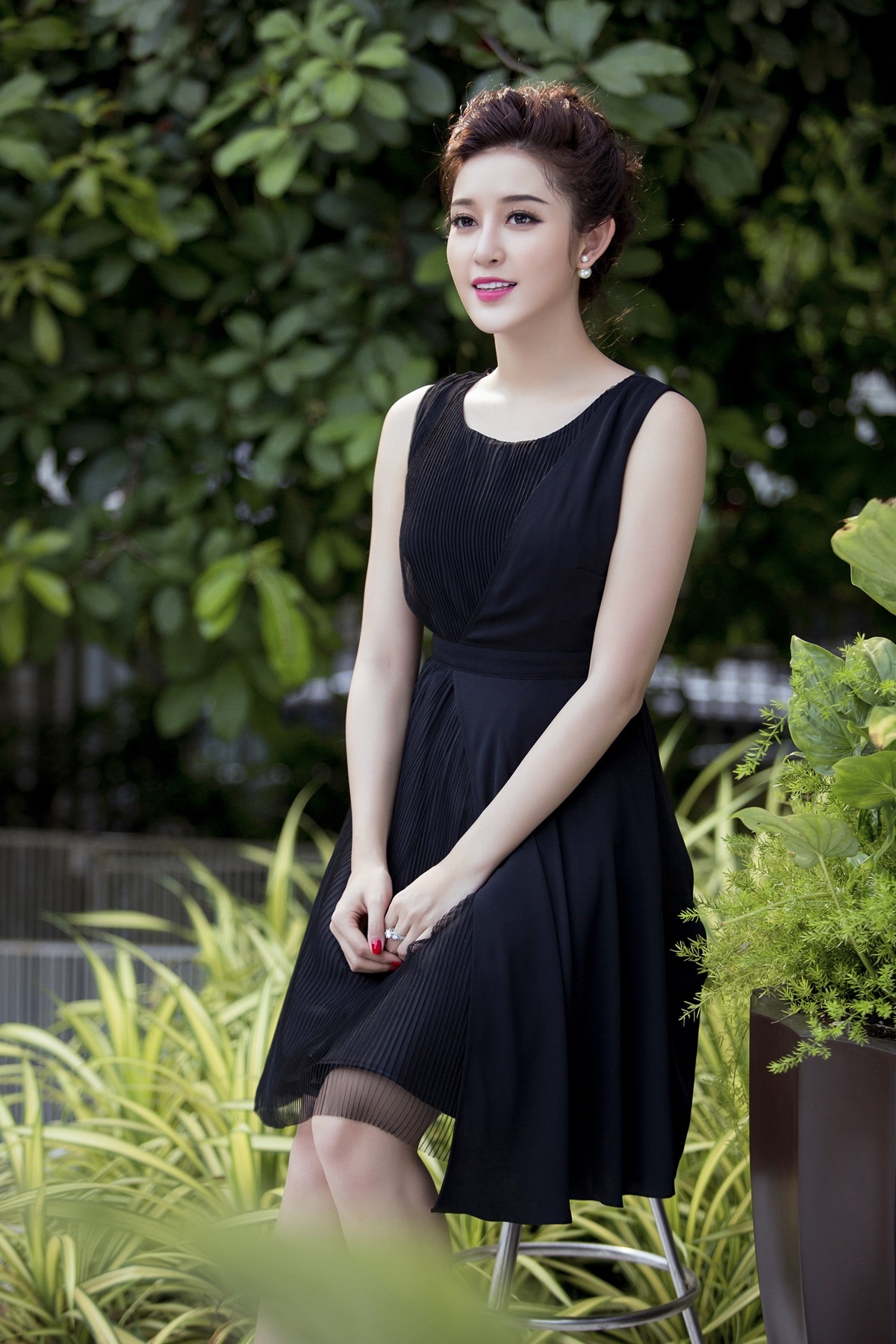 A hau Huyen My dien tong den anh 8