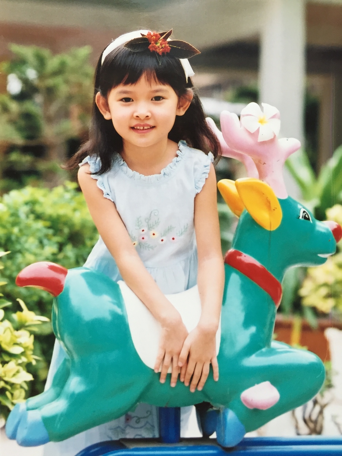 A hau Thuy Dung xinh xan trong anh thoi tho au anh 6