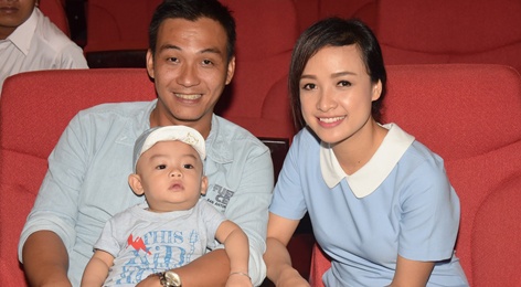 Vo chong Le Be La dua con trai di cung To nghe hinh anh