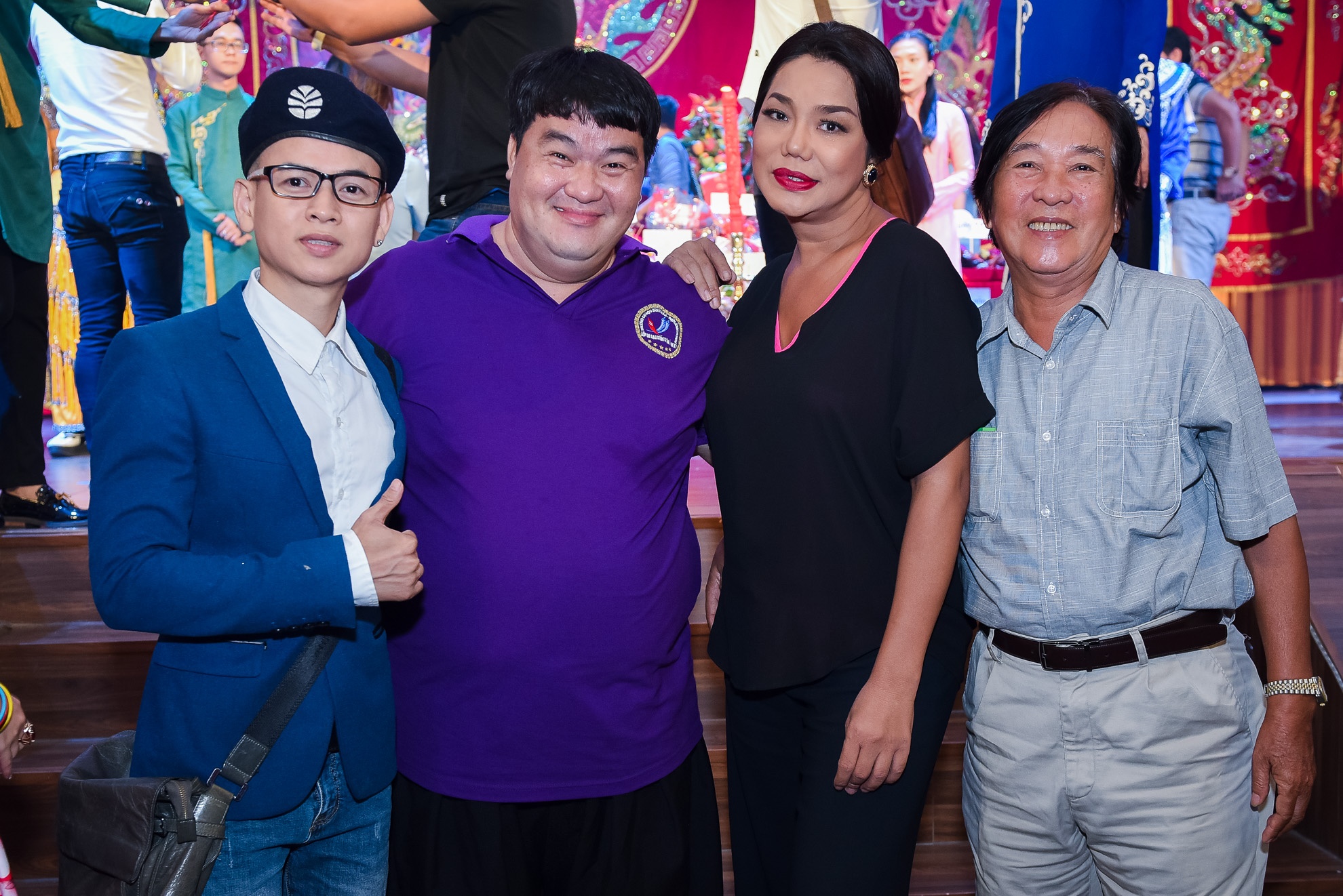 Gia Bảo dự lễ giỗ Tổ nghề tại sân khấu Trịnh Kim Chi ảnh 6 Gia Bao du le gio To nghe tai san khau Trinh Kim Chi anh 6