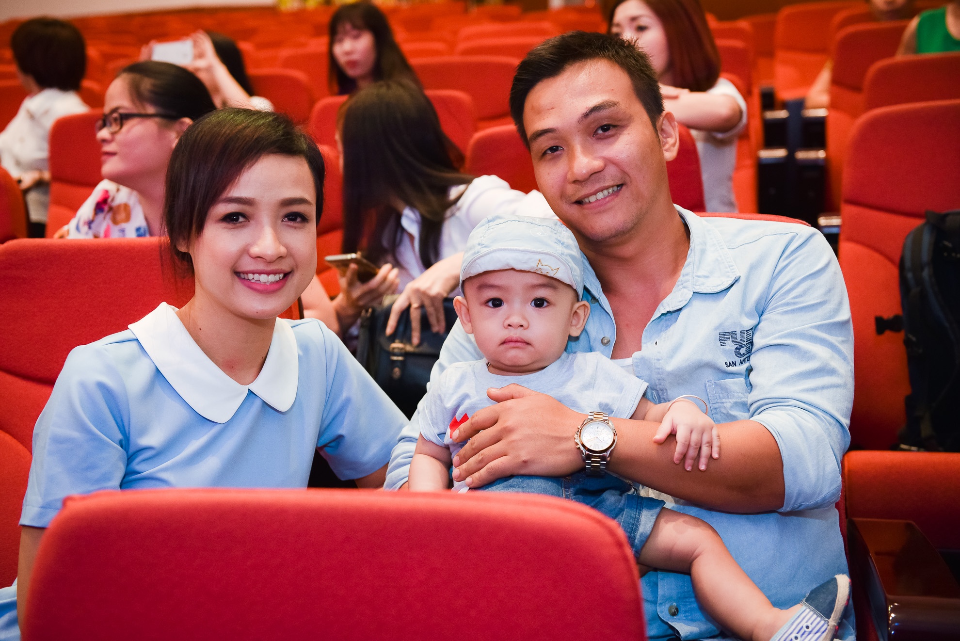 Gia Bảo dự lễ giỗ Tổ nghề tại sân khấu Trịnh Kim Chi ảnh 3 Gia Bao du le gio To nghe tai san khau Trinh Kim Chi anh 3