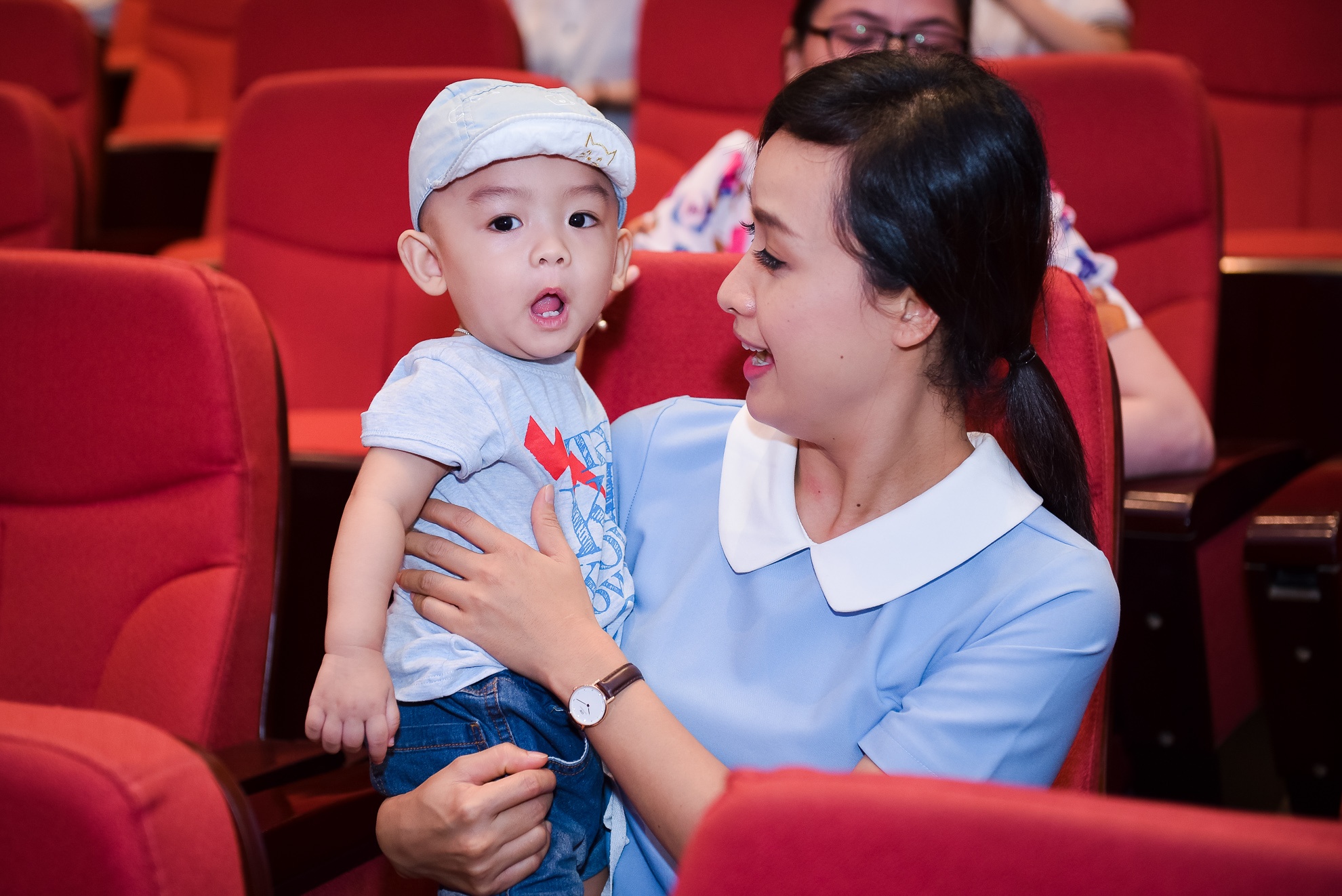 Gia Bảo dự lễ giỗ Tổ nghề tại sân khấu Trịnh Kim Chi ảnh 4 Gia Bao du le gio To nghe tai san khau Trinh Kim Chi anh 4