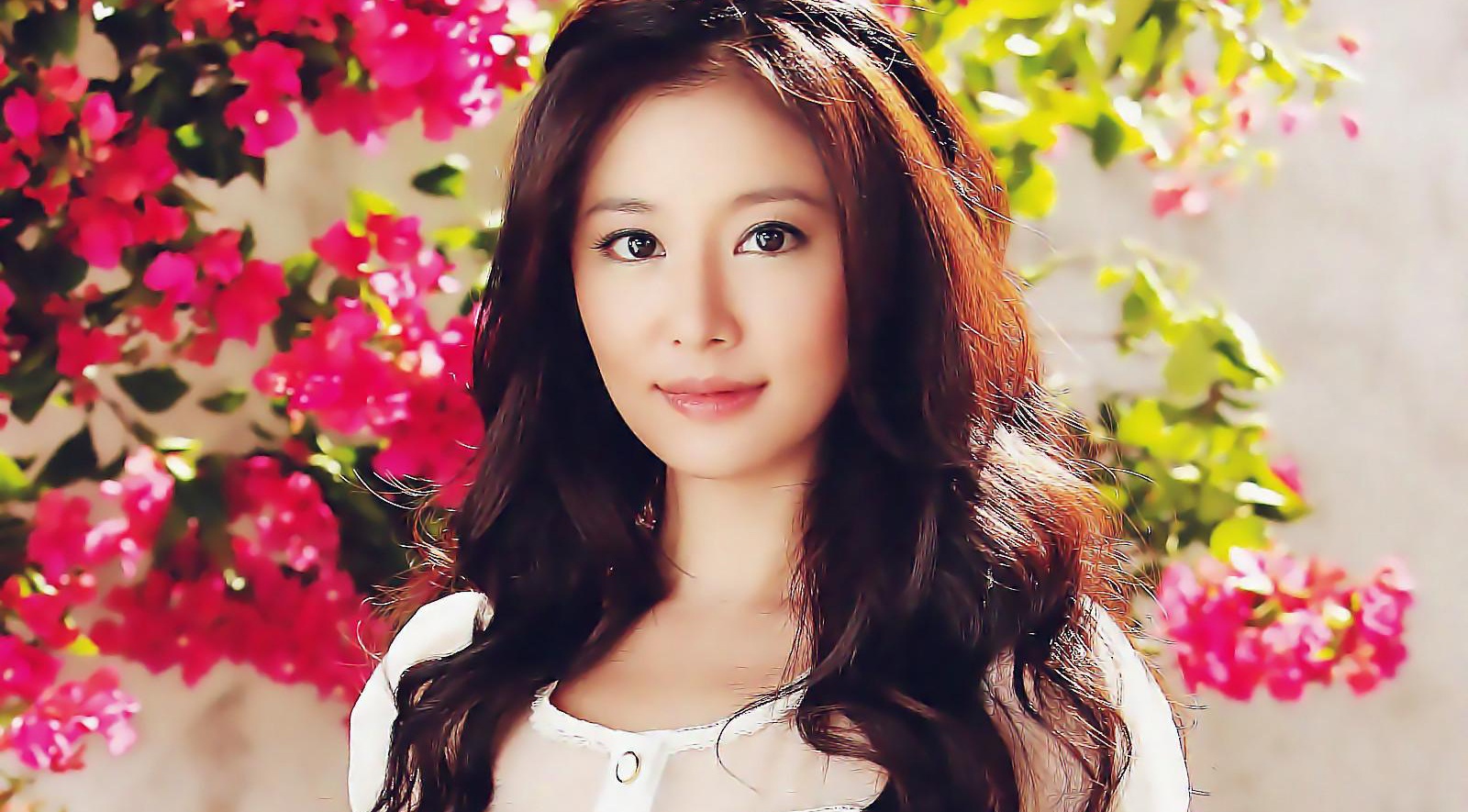 Lam Tam Nhu bi chi trich vi khoe hang hieu hinh anh