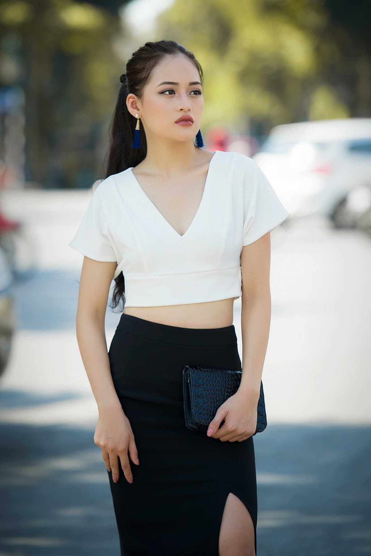 Thuy Anh sanh dieu trong trang phuc den trang anh 2