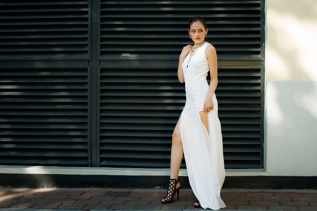 Thuy Anh sanh dieu trong trang phuc den trang anh 3